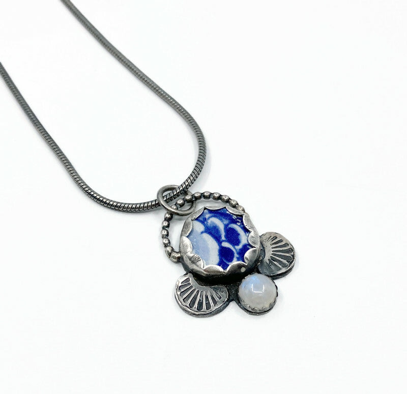 Silberne Halskette mit Delfter Blau-Anhänger – Schmuck von Enkhuizen