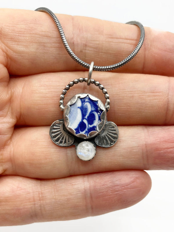 Silberne Halskette mit Delfter Blau-Anhänger – Schmuck von Enkhuizen