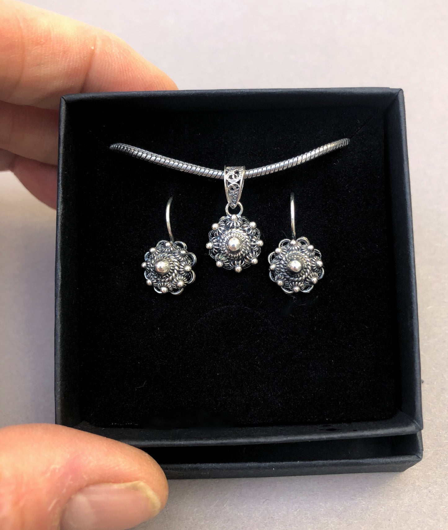 Sterling Zilveren Ketting met Zeeuwse Knoop – Nederlandse Folklore Sieraad