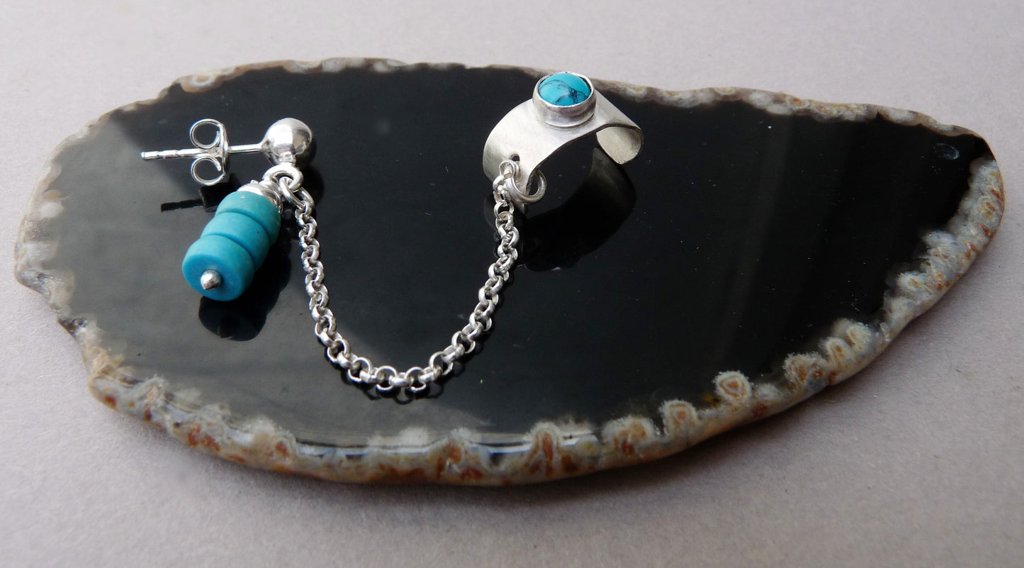 Moderner Herren-Ohrstecker mit Kette und türkisfarbenen Ohrsteckern