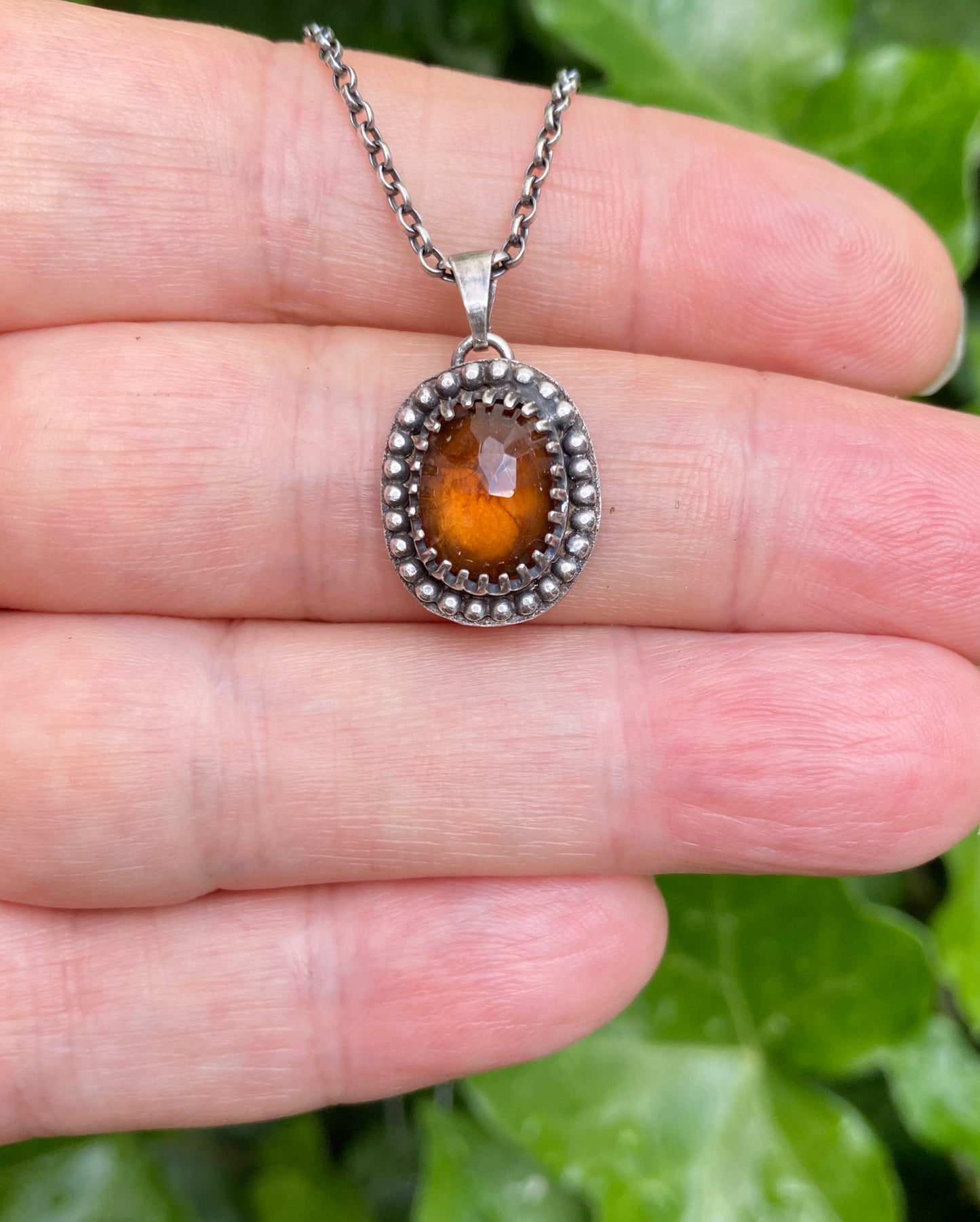 Halskette mit Anhänger aus Sterlingsilber mit Hessonit