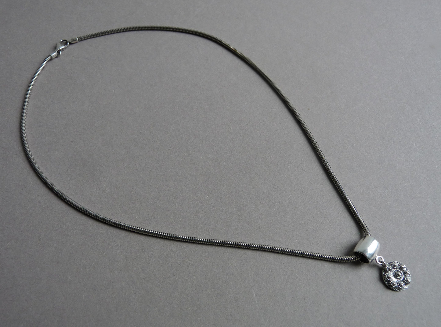 Pandora-Anhänger mit Goes-Knopf, traditioneller Schmuck aus den Niederlanden