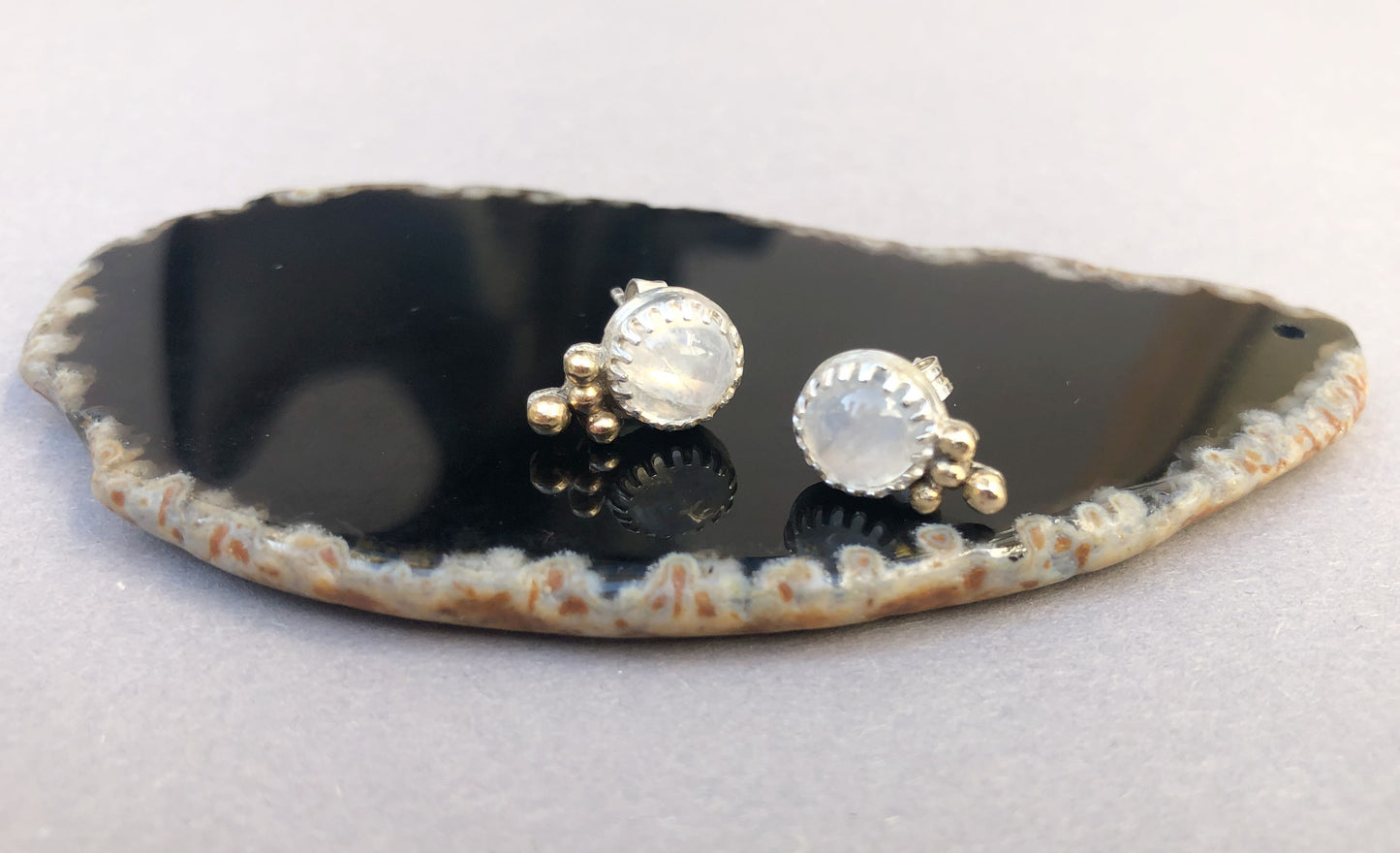 14 Karat Gold Brautohrringe mit Mondstein – Handgefertigt & zeitlos