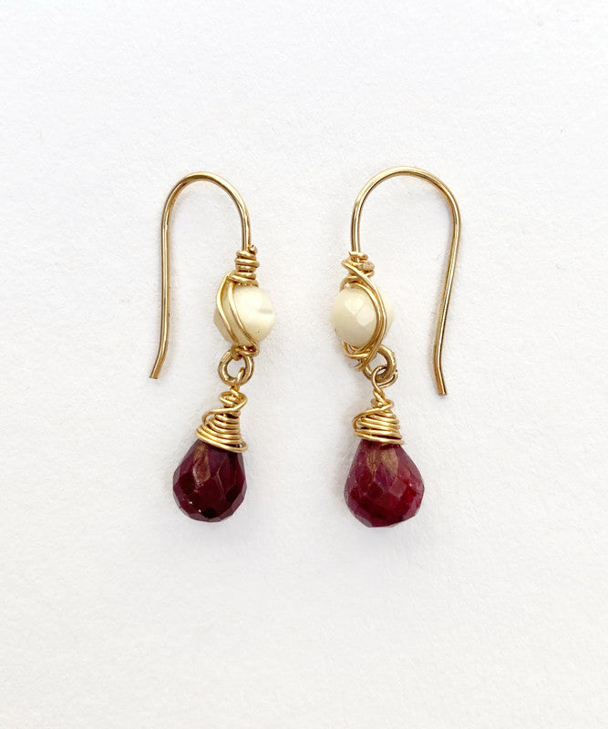 14k Goldfilled oorbellen met Parelmoer en Robijn