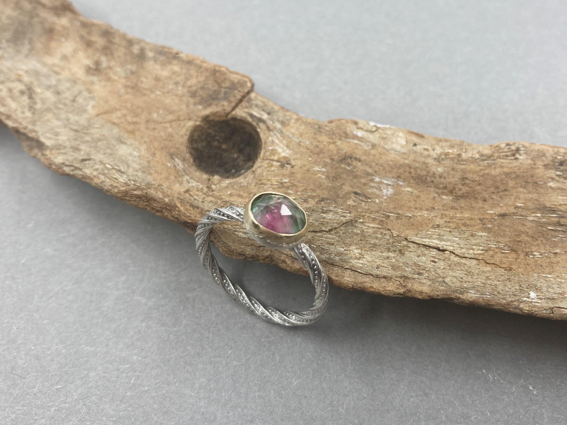 goud en zilveren ring