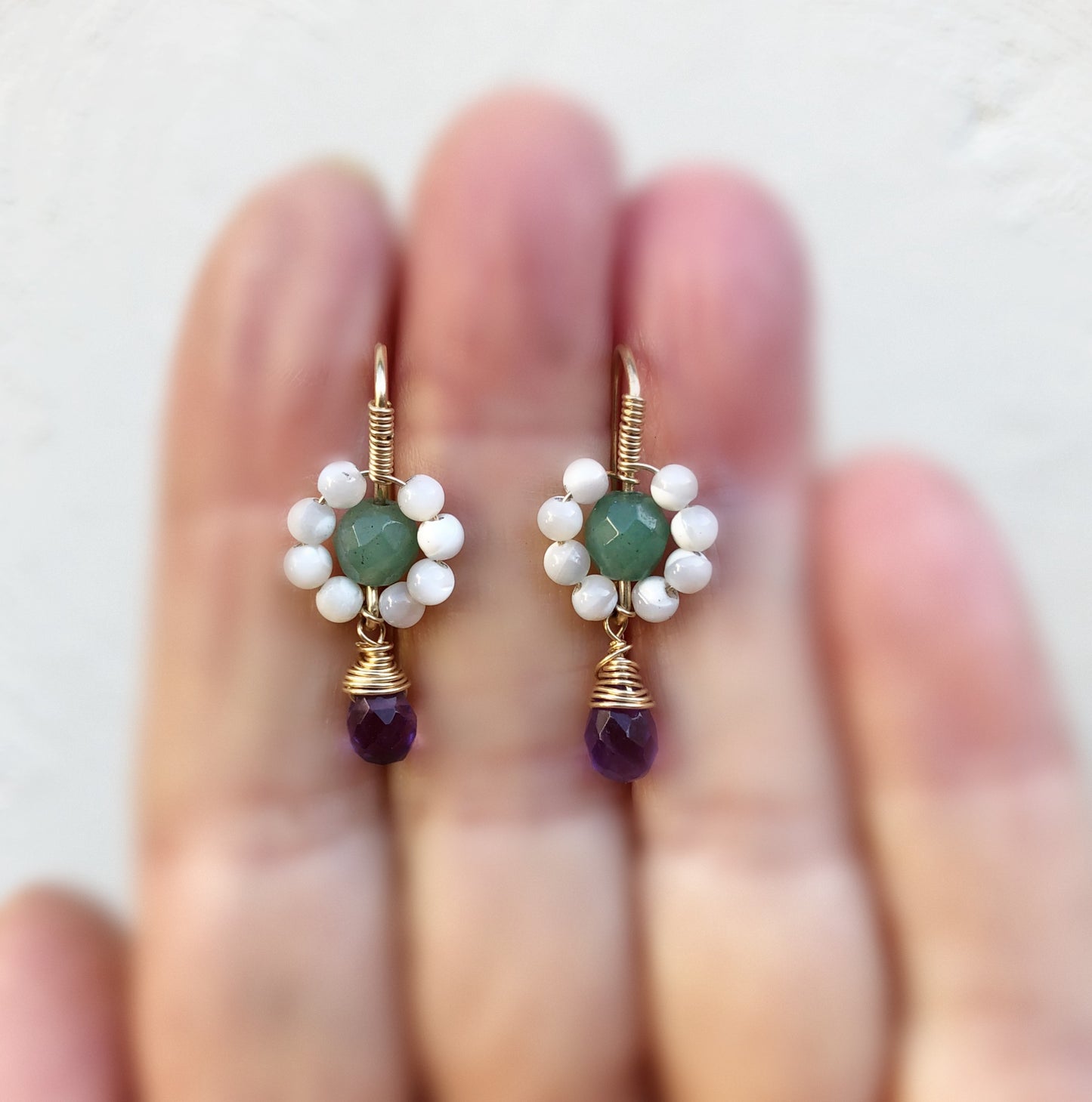 Goldfilled Ohrringe mit Amethyst und Aventurin – handgefertigter Schmuck mit floralen Details