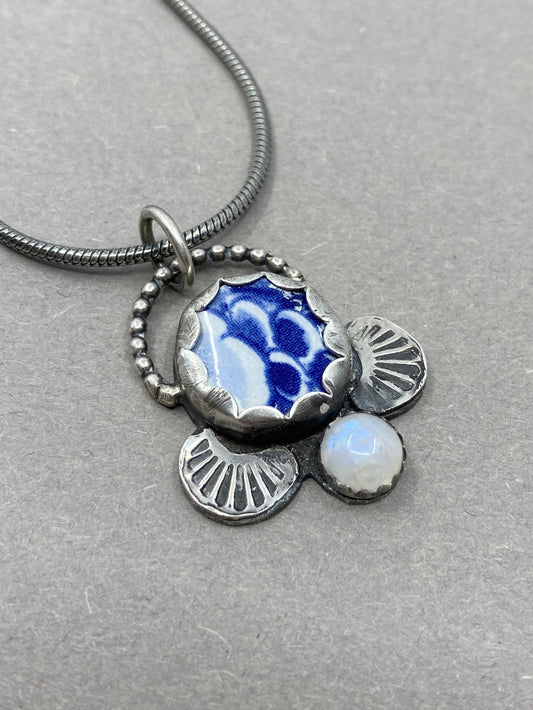 Silver Delft blue pendant necklace - jewelry from Enkhuizen