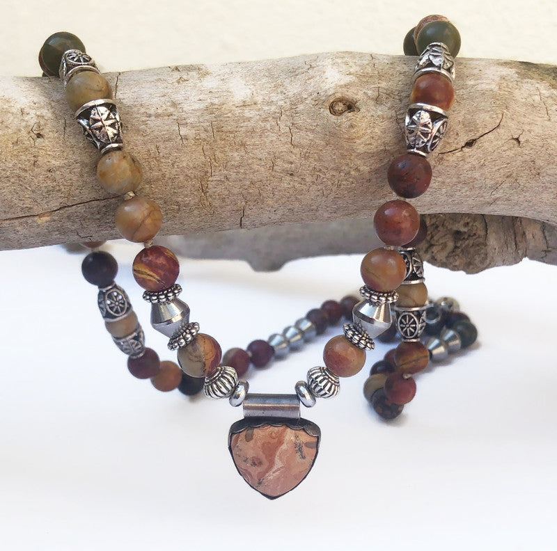 Einzigartiger Schmuck in Westfriesland – Robuste Herrenhalskette aus Jaspis und Edelstahl