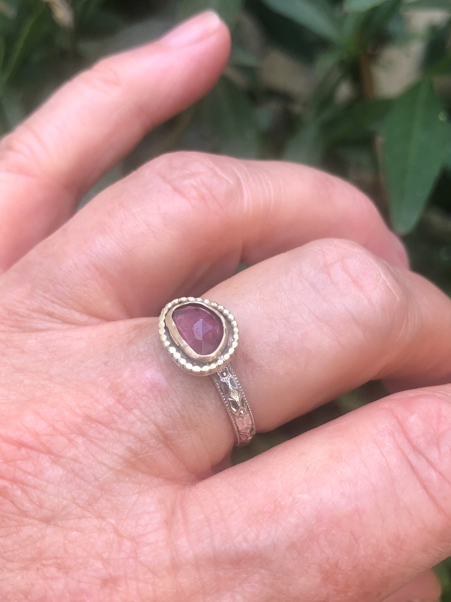 Stapelring aus Silber und Gold mit rosa Turmalin