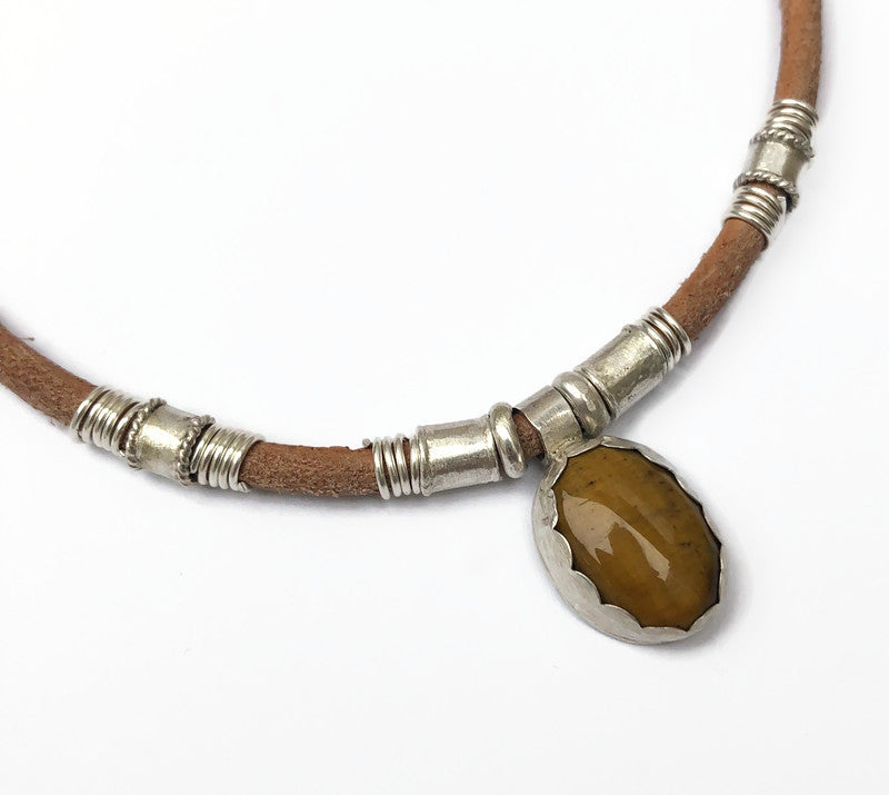 RESERVIERUNG; Herrenhalskette mit Tigerauge und silbernen Akzenten