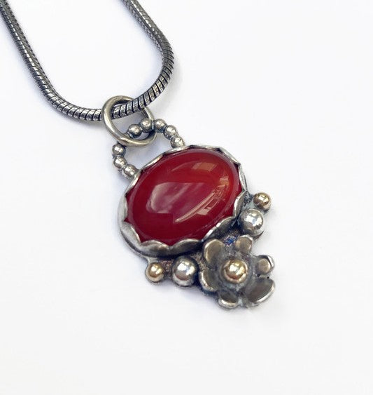 Goud en zilveren hanger ketting met Carneool