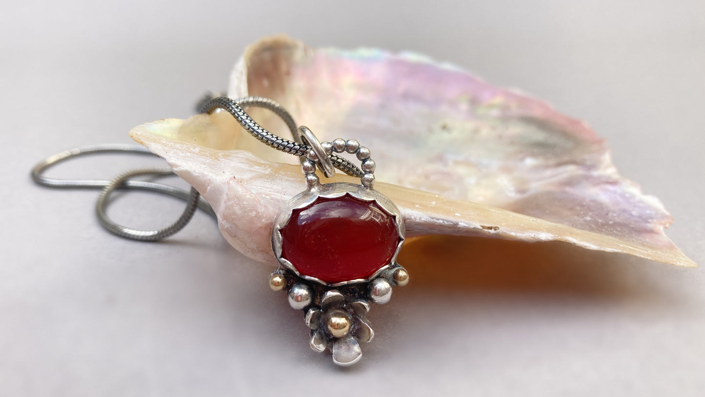 Goud en zilveren hanger ketting met Carneool