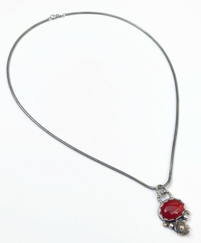Goud en zilveren hanger ketting met Carneool