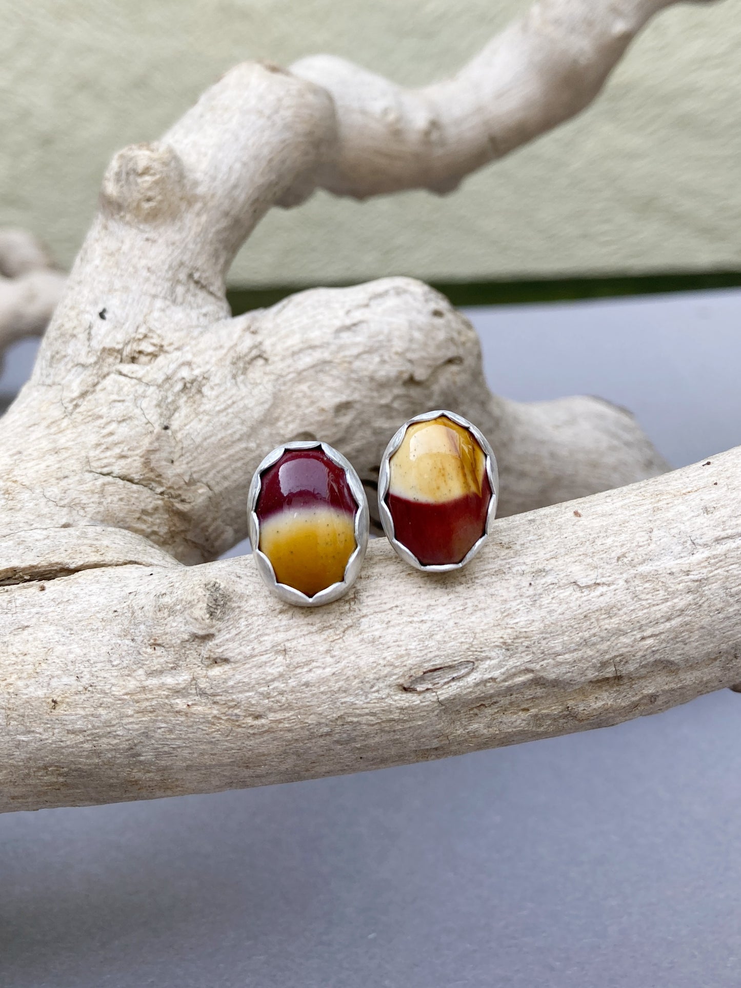 Zilveren oorknopjes met Mookait, ovale oorbellen met edelsteen