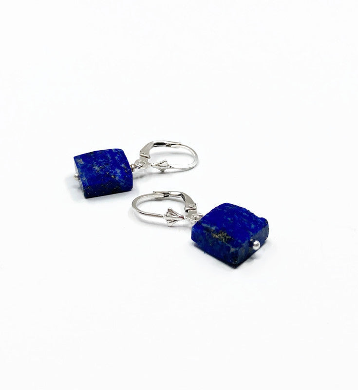 Handgefertigter Edelsteinschmuck – Silberohrringe mit Lapislazuli