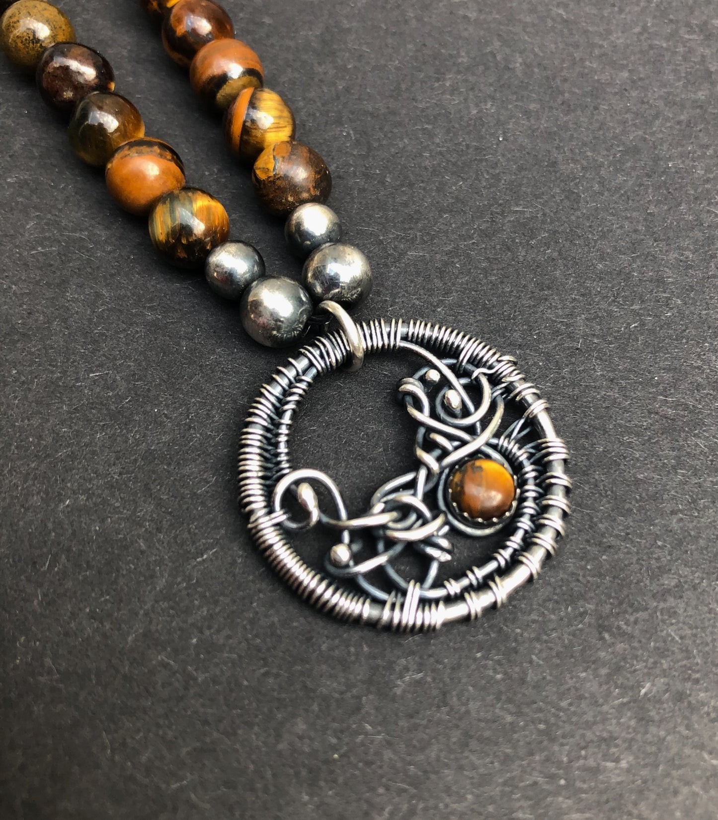 Herrenhalskette mit Tigerauge für harte Männer