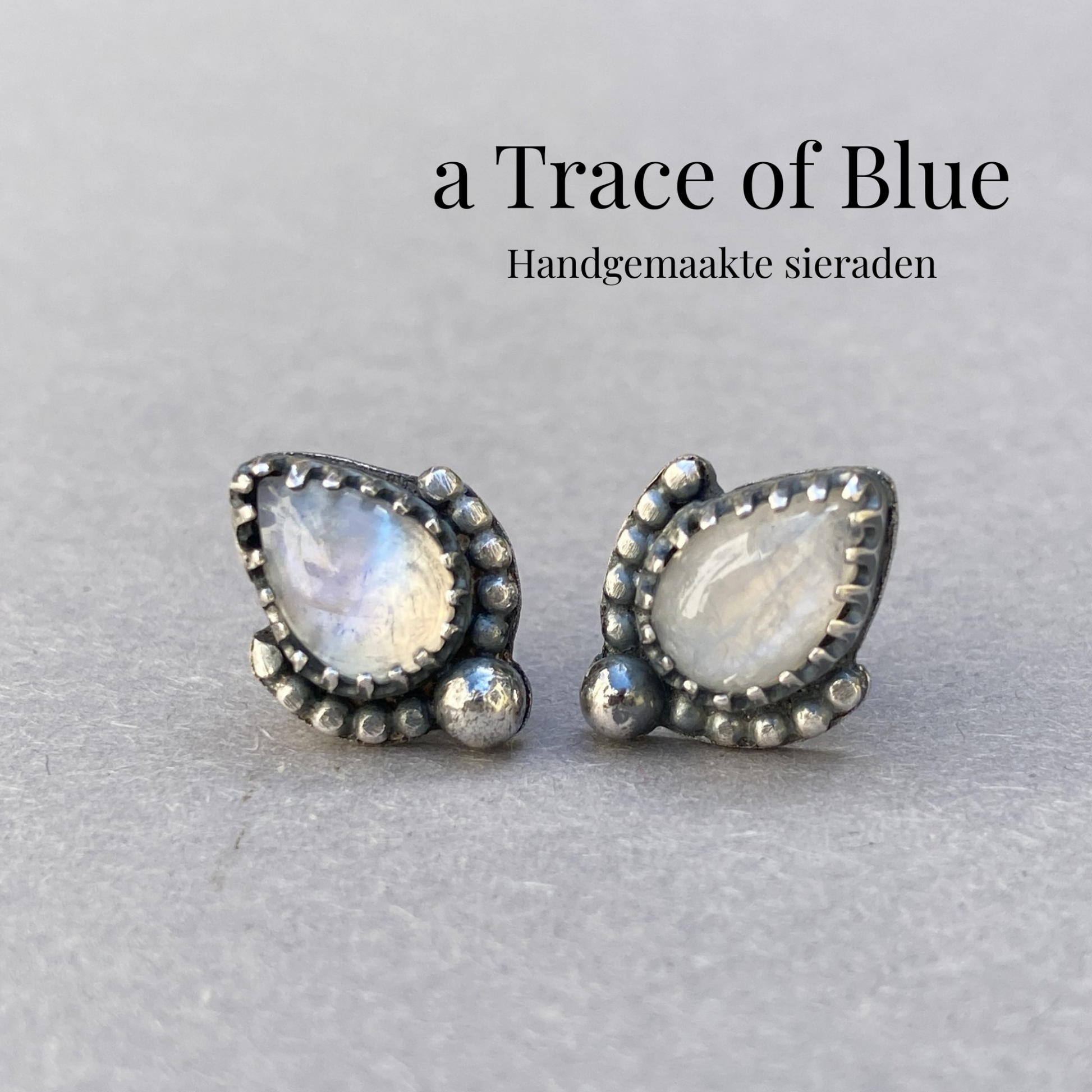 Maansteen oorknopjes zilver