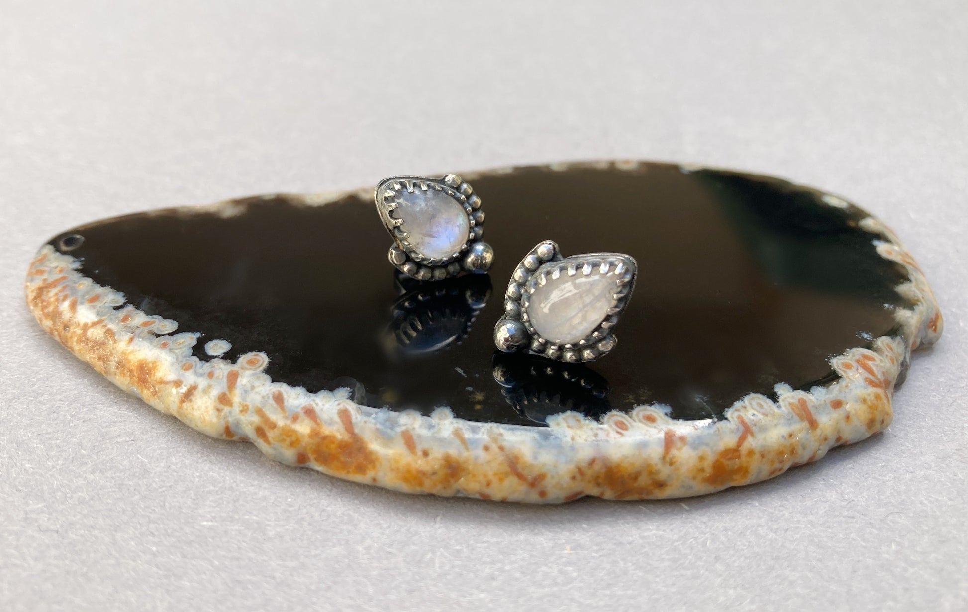 natuursteen oorbellen