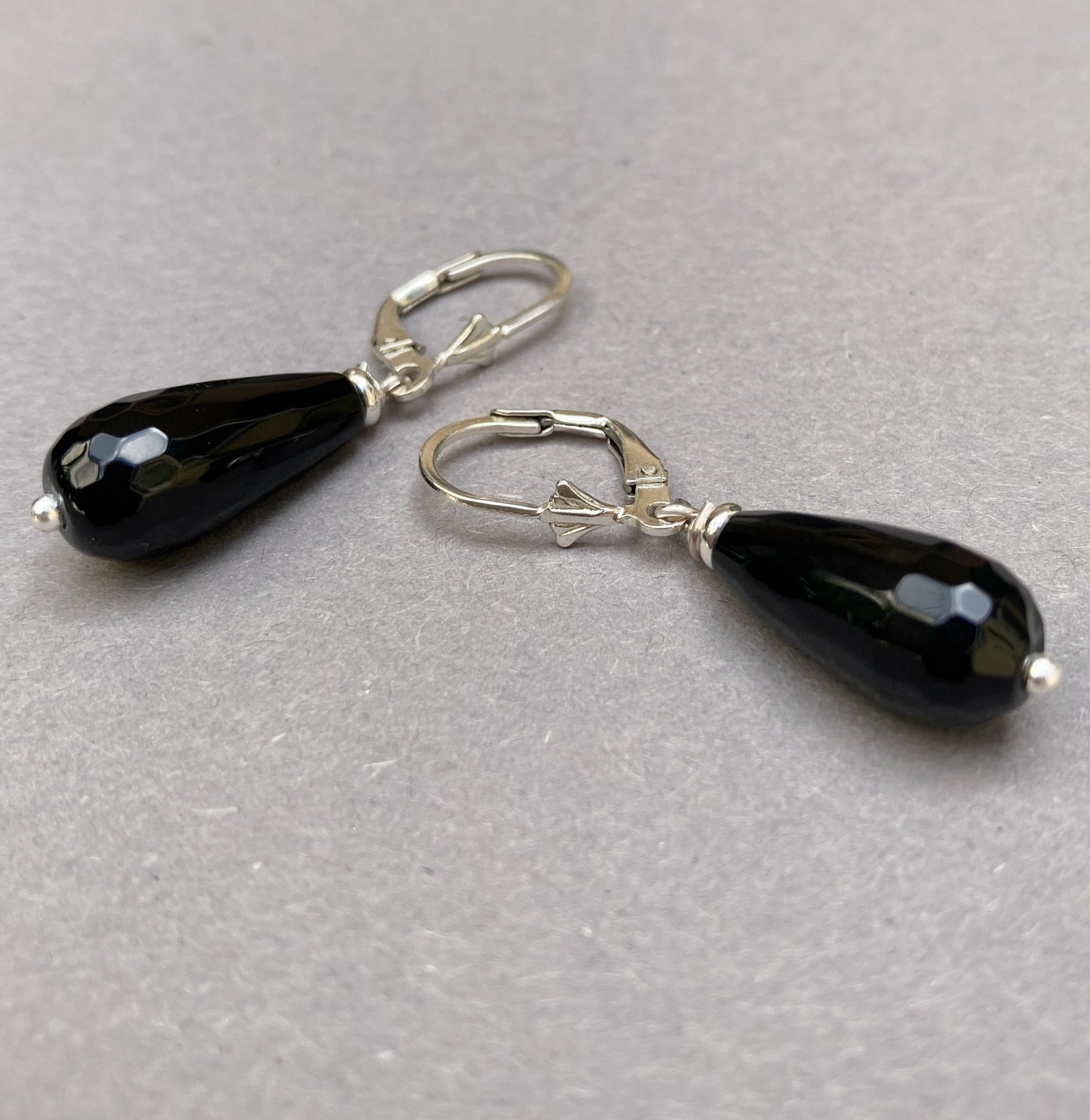 Zwarte Onyx Druppel Oorbellen met Sterling Zilveren klaphaakjes