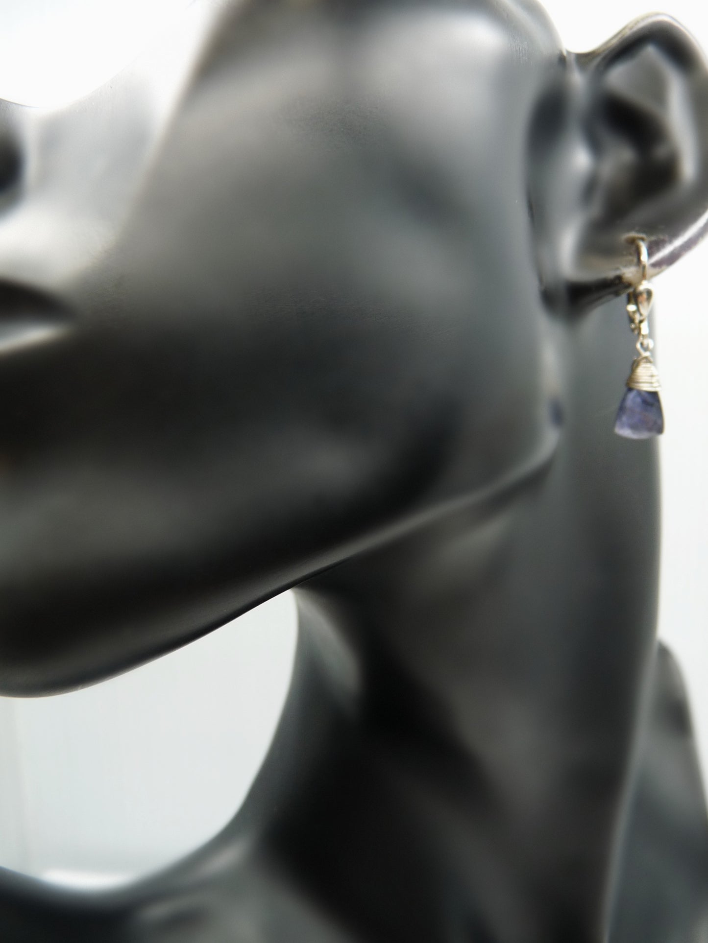 Zilveren Ioliet oorbelletjes, handgemaakte sieraden