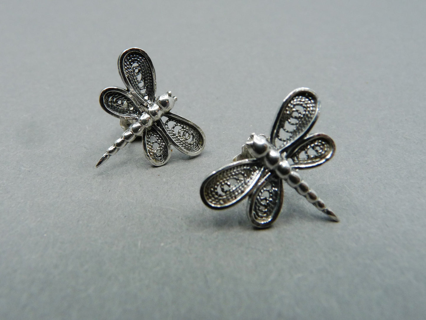 Silberne Libellen-Ohrringe in Filigran, Ohrringe in dunklem Silber