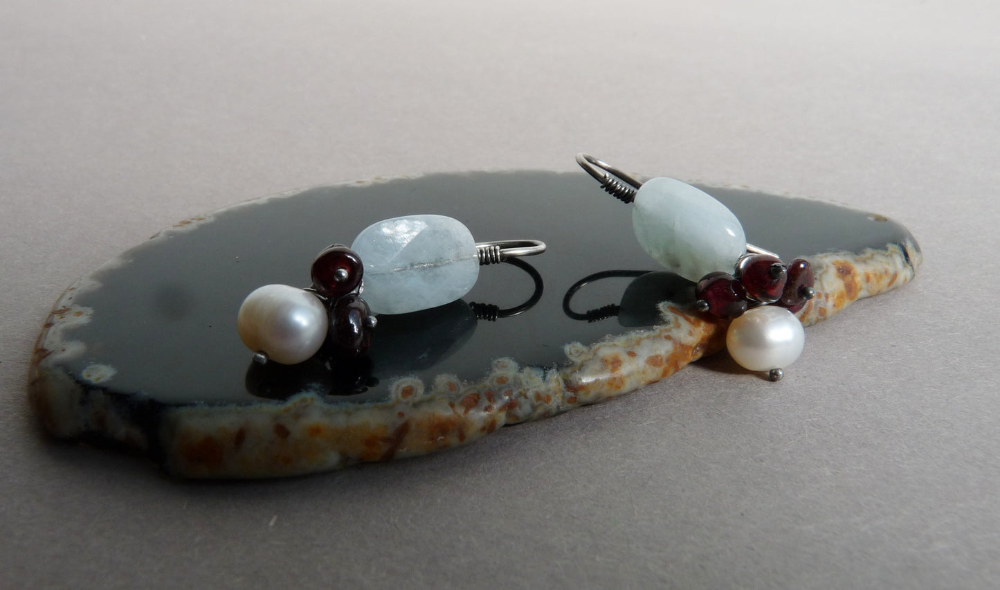 Brautohrringe mit Aquamarin, Granat und Perle