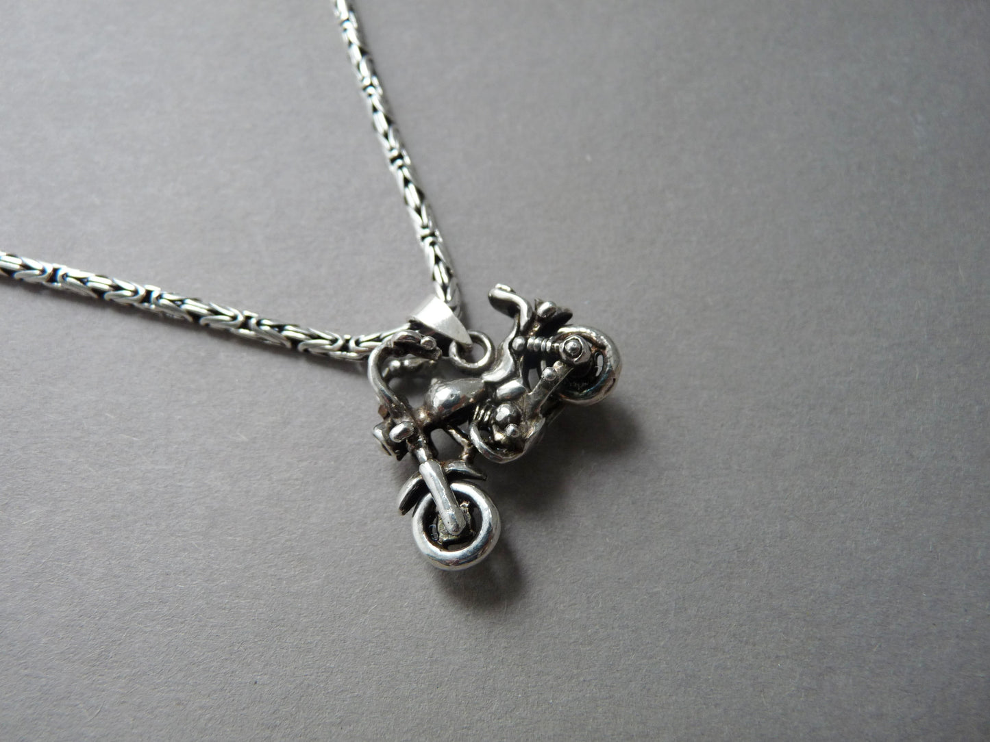 Stoere herenketting met zilveren chopper-hanger – geïnspireerd op Harley Davidson