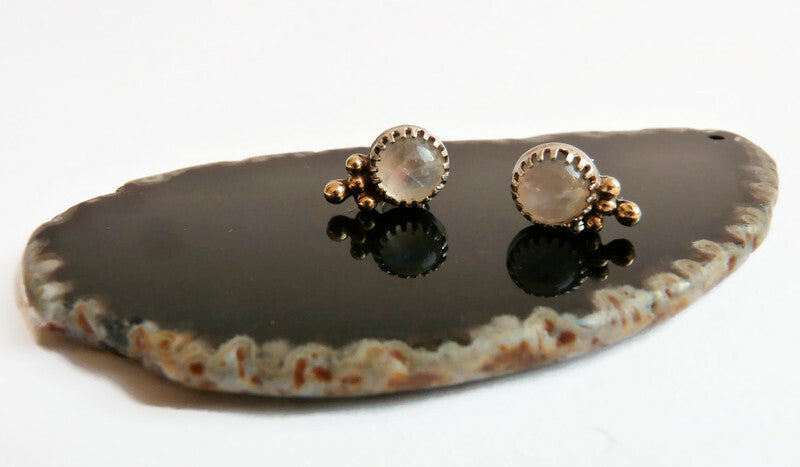 14 Karat Gold Brautohrringe mit Mondstein – Handgefertigt & zeitlos