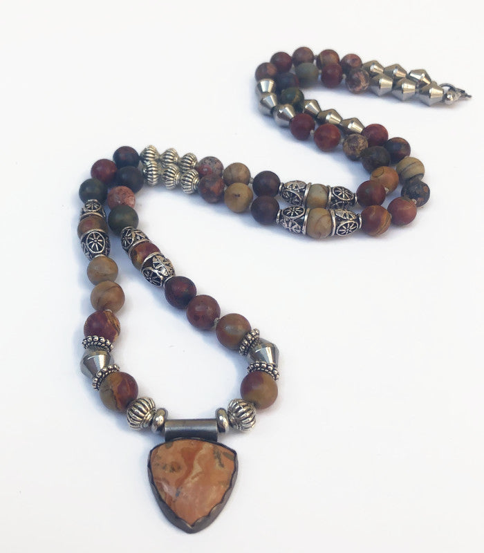 Einzigartiger Schmuck in Westfriesland – Robuste Herrenhalskette aus Jaspis und Edelstahl