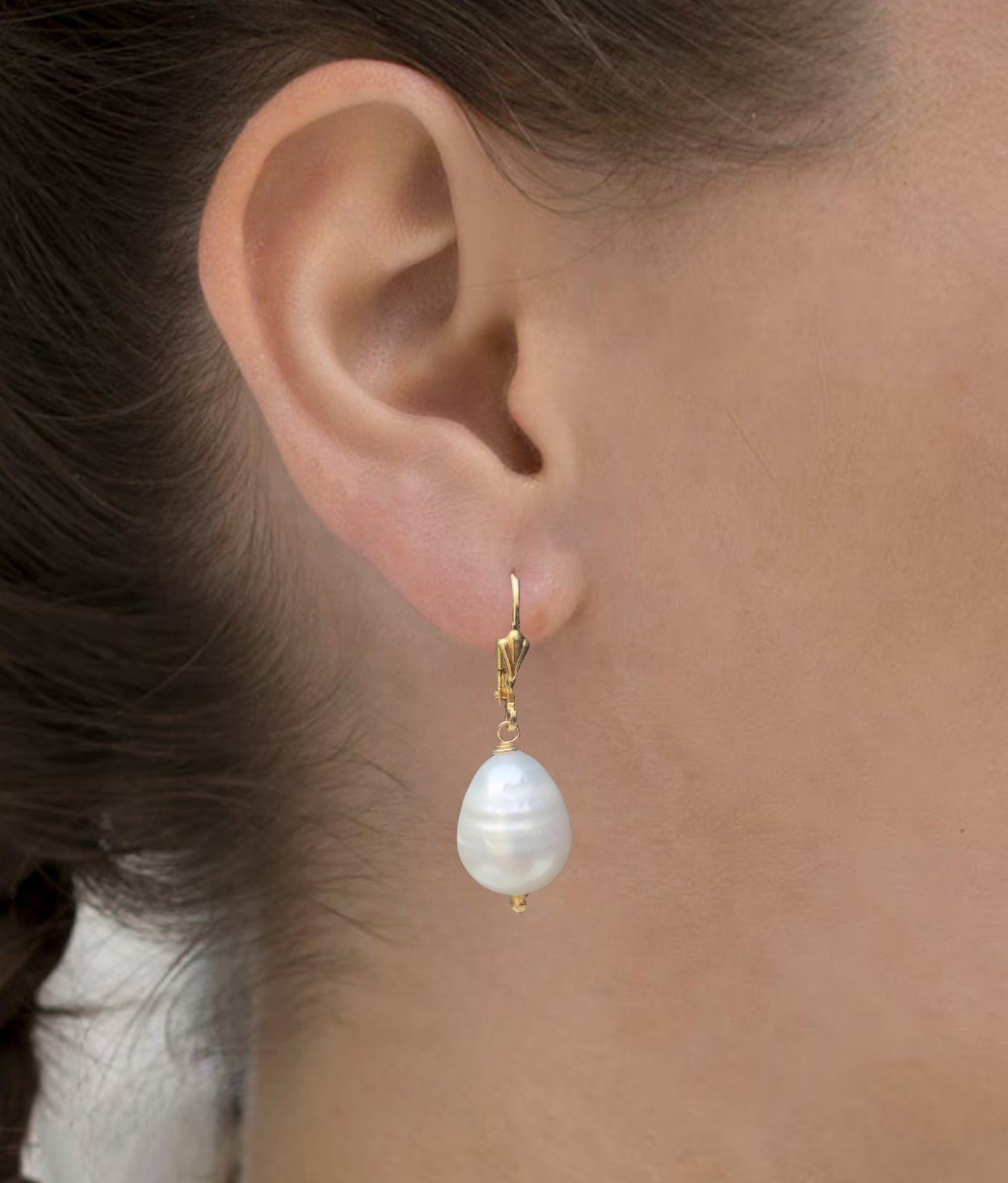 Verguld gouden pareloorbellen met grote zoetwaterparels — tijdloos & elegant