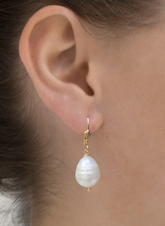 Verguld gouden pareloorbellen met grote zoetwaterparels — tijdloos & elegant