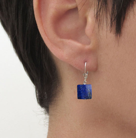 Handgemaakte sieraden met edelsteen – Zilveren oorbellen met Lapis Lazuli