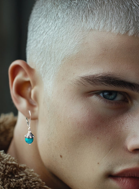 Stoere zilveren haakoorbellen met turquoise – geschikt voor mannen en vrouwen, met lichtgewicht draagcomfort