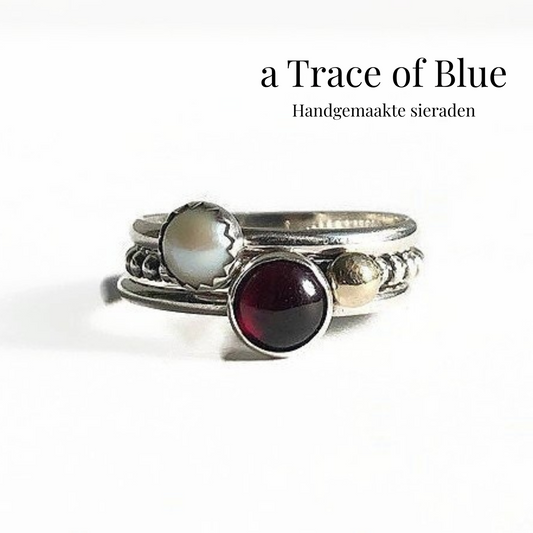 Stapelbare Ringe mit Granat, Perle und Silber mit 14 Karat Gold – Handgefertigt | Feuer- und Perlenset