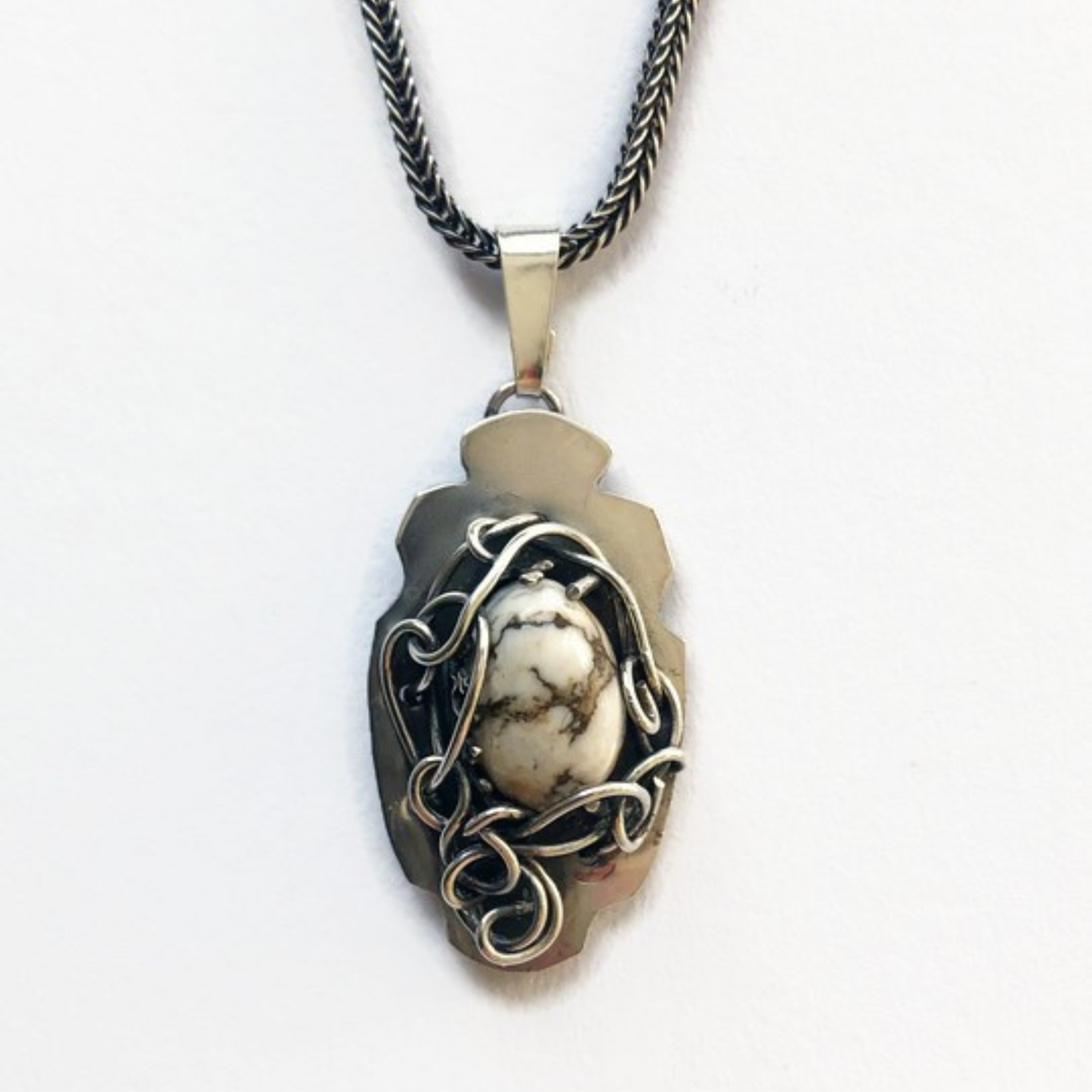 Zilveren heren ketting met hanger voor de stijlvolle man.