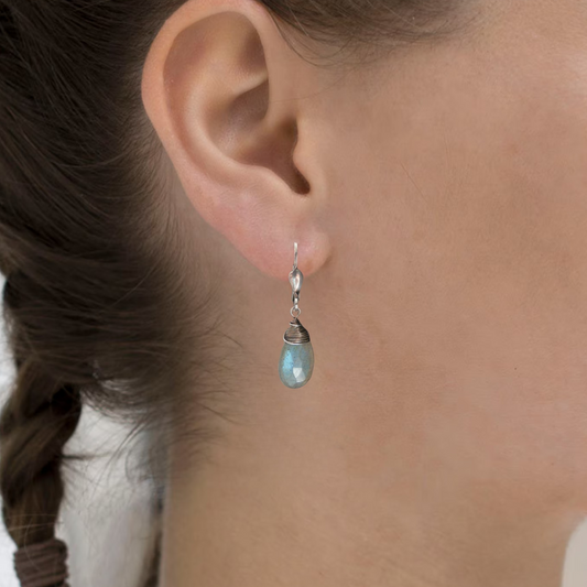 Labradoriet oorbellen voor dames – handgemaakte natuursteen druppel oorbellen