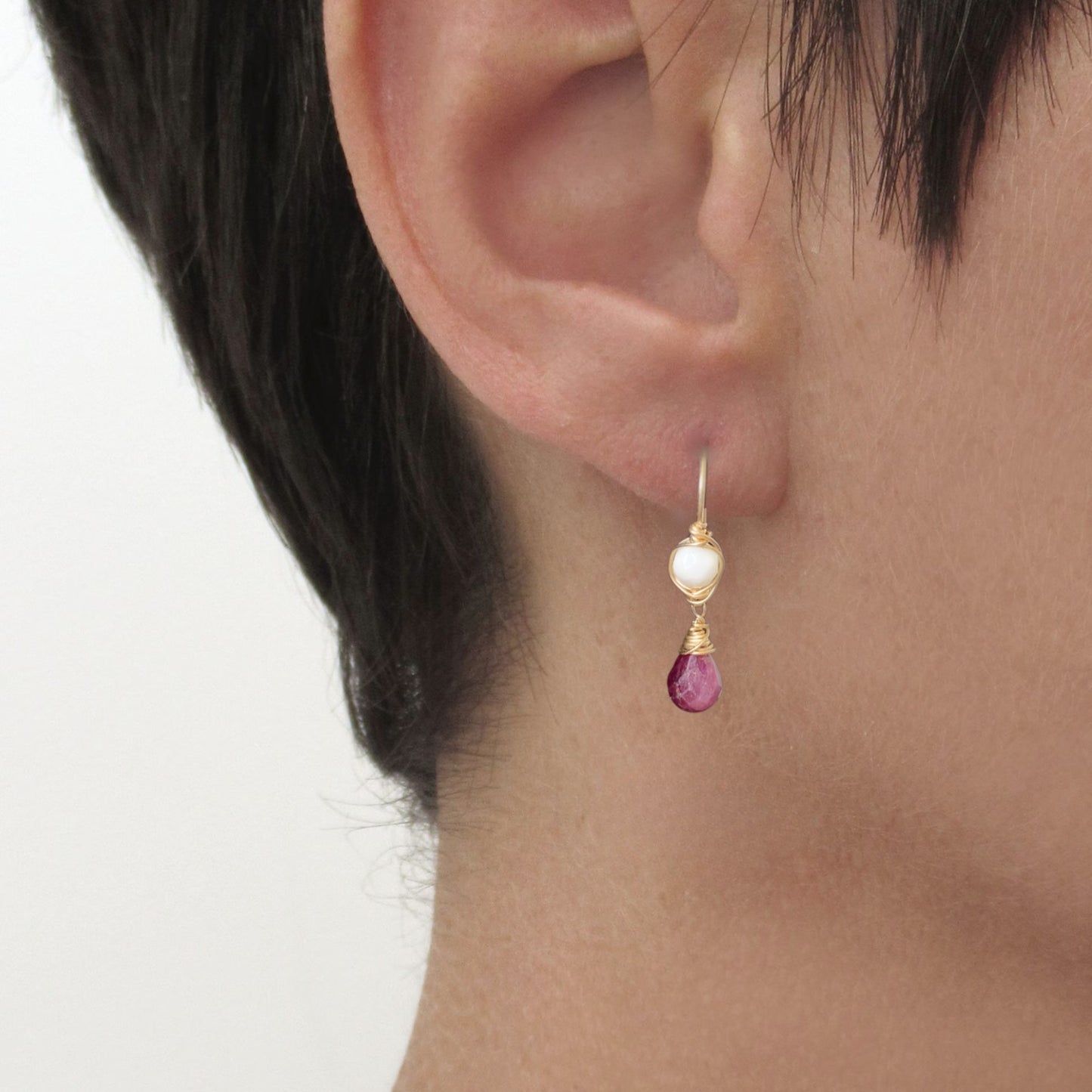 14k Goldfilled oorbellen met Parelmoer en Robijn