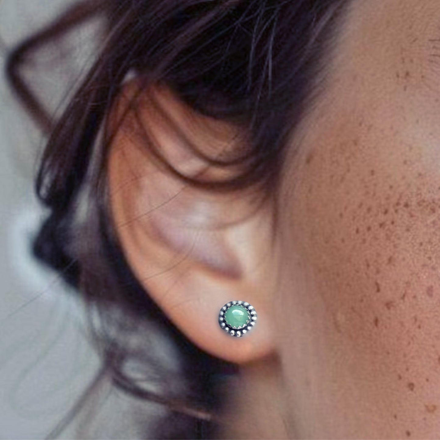 Zilveren Aventurijn oorknopjes – handgemaakte minimalistische oorbellen