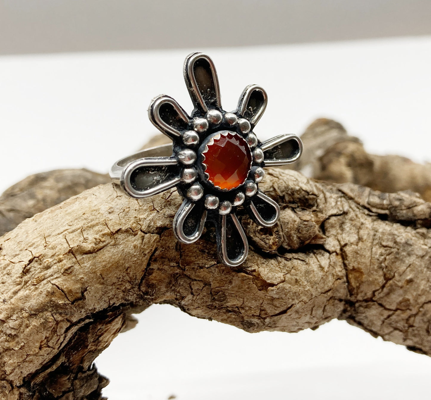 Karneol-Silberring — Statement-Ring in Blütenform handgefertigt