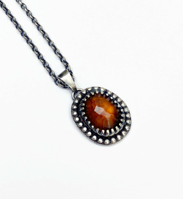 Halskette mit Anhänger aus Sterlingsilber mit Hessonit