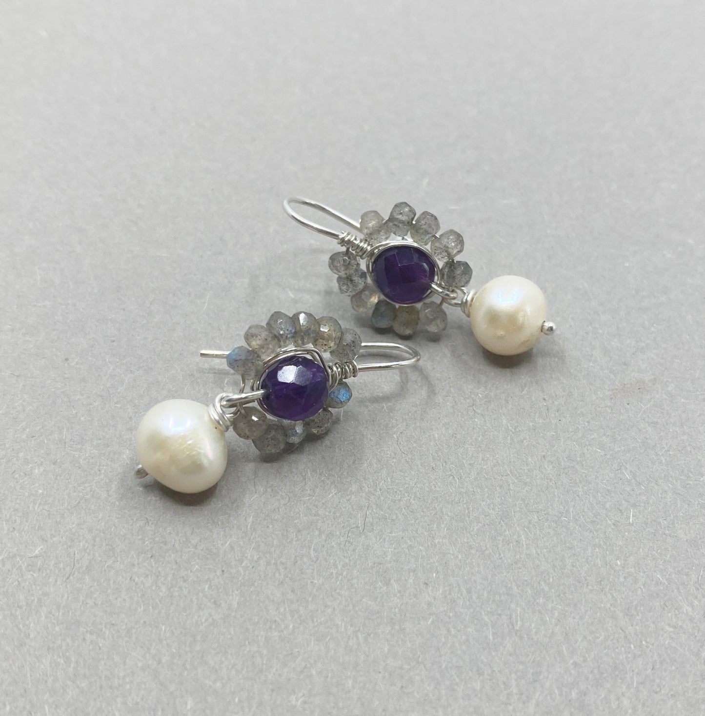 Silberohrringe mit Labradorit-Amethyst und Süßwasserperle