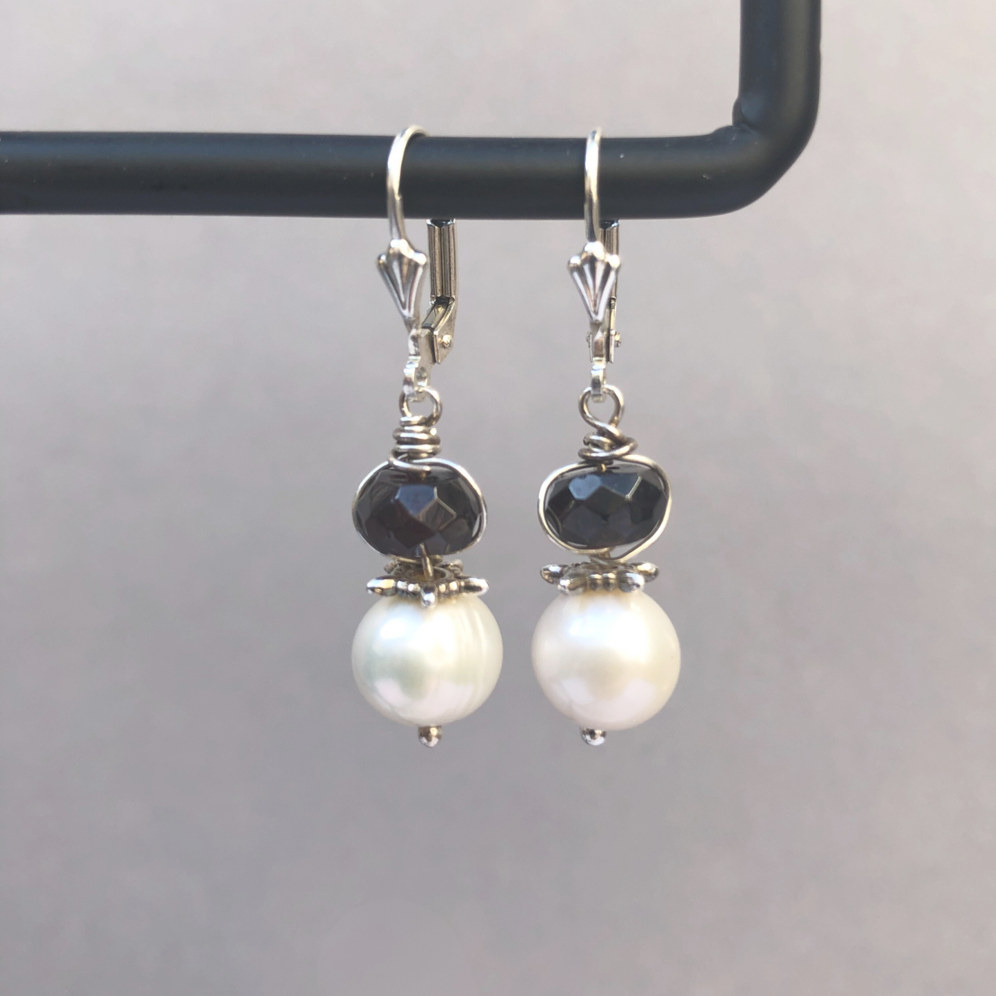 Jewelry from Enkhuizen: Silver Earrings with Garnet and Pearl