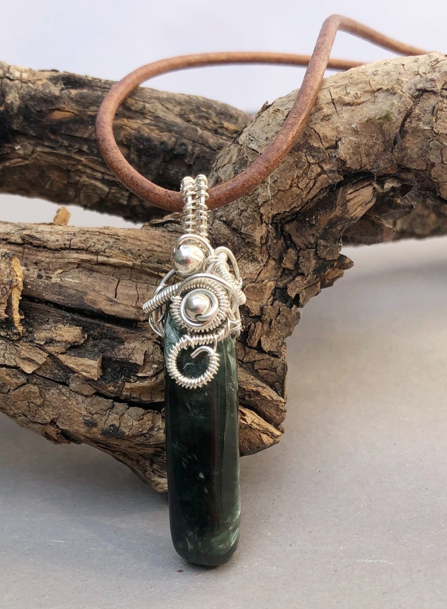 Leren heren ketting met natuursteen Serafiniet