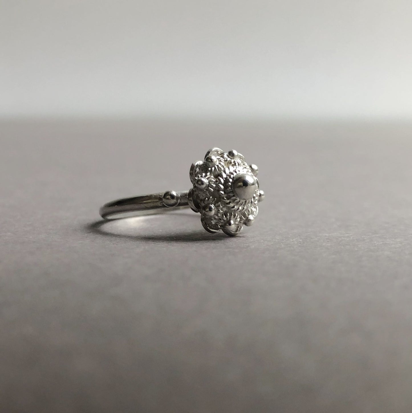 Ring mit Zeeland-Knoten – glänzend oxidiert
