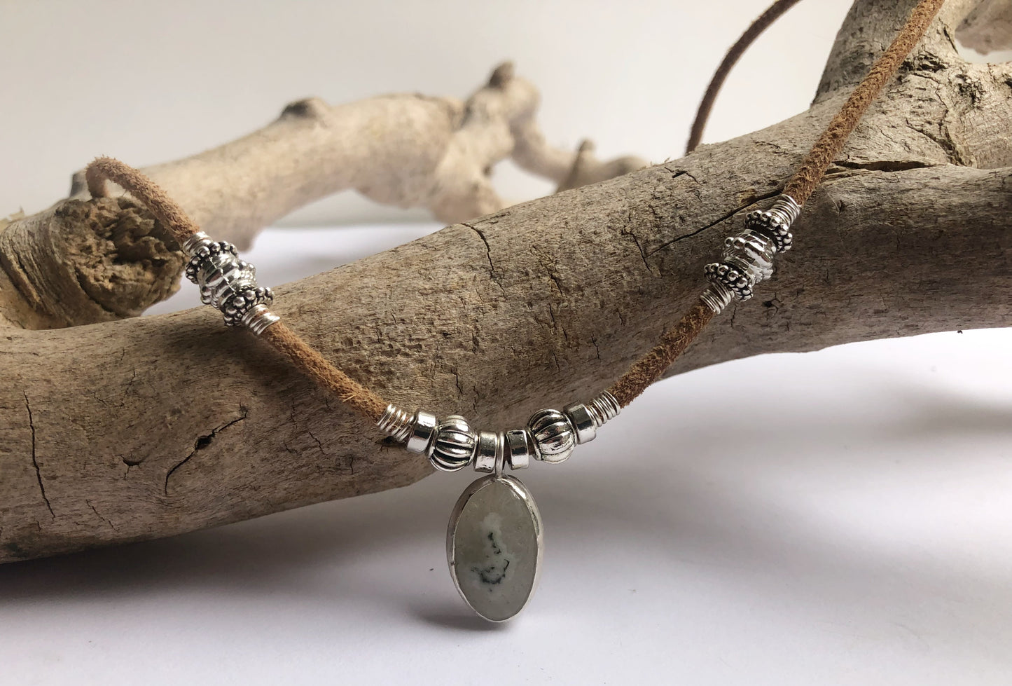 Lederhalskette für Herren mit Dendriten-Achat-Anhänger