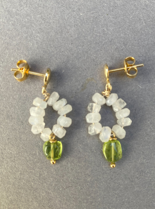 Maansteen en Peridot oorbellen – Handgemaakt in Enkhuizen