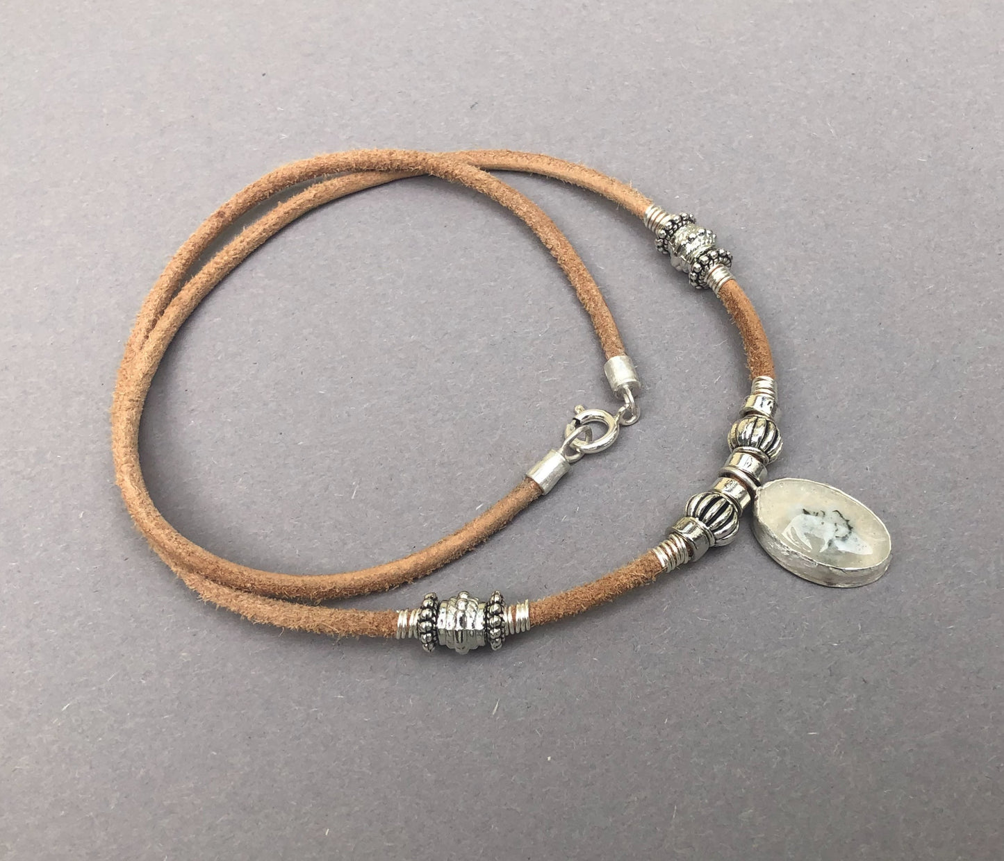 Lederhalskette für Herren mit Dendriten-Achat-Anhänger