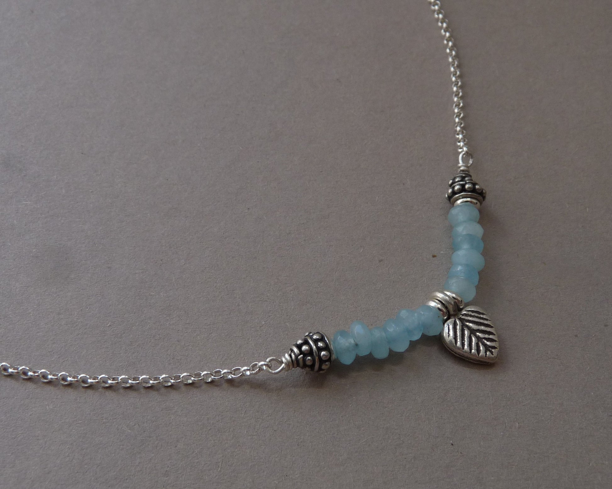 handgemaakte zilveren halsketting aquamarijn bali details