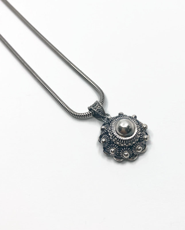 Zeeuwse knoop aan zilveren ketting
