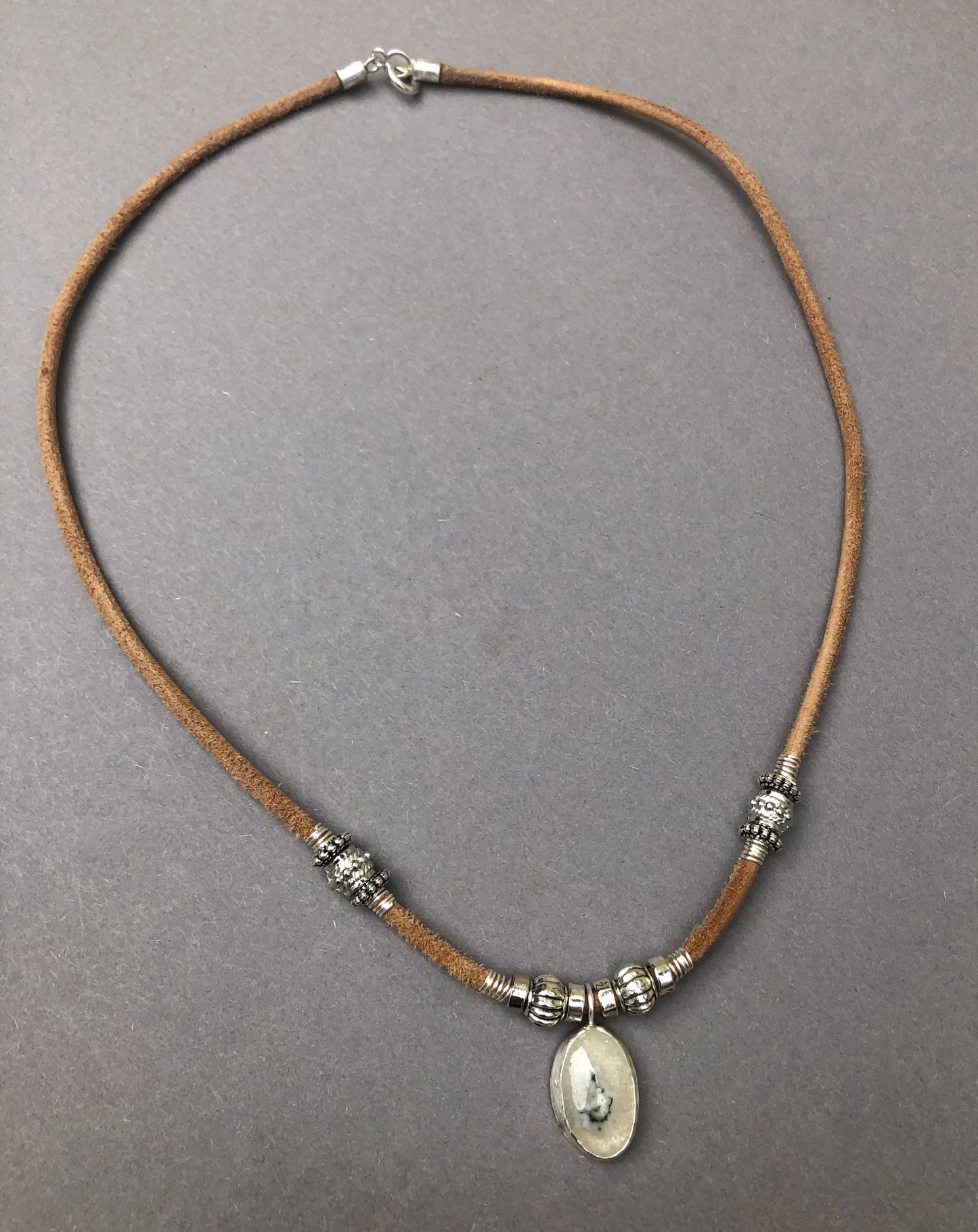 Lederhalskette für Herren mit Dendriten-Achat-Anhänger